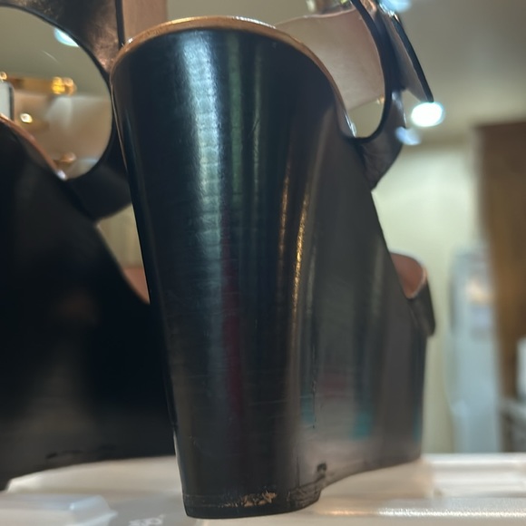 GUC Michael Kors Leather Platform Sandal - Size 8M - Picture 13 of 16